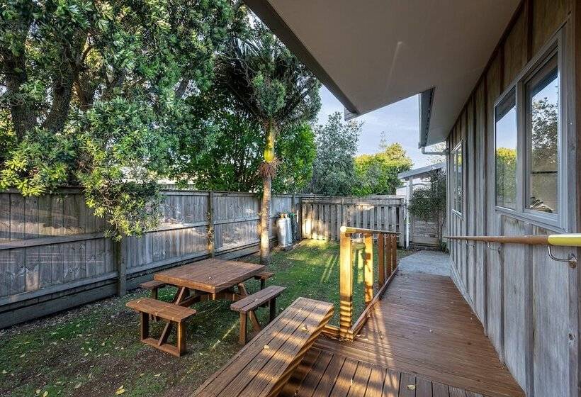 בית מלון כפרי Athenree Hot Springs & Holiday Park