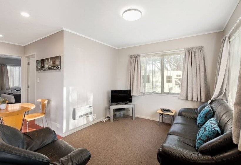 בית מלון כפרי Athenree Hot Springs & Holiday Park