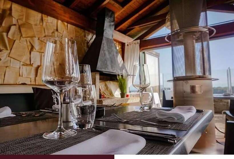 هتل Auberge De Duillier