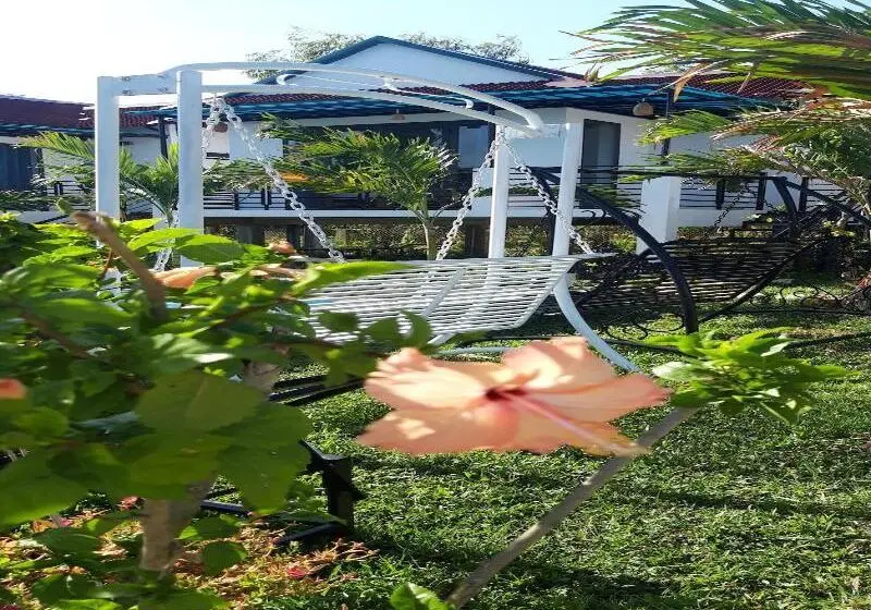 هتل Palafita Bungalow