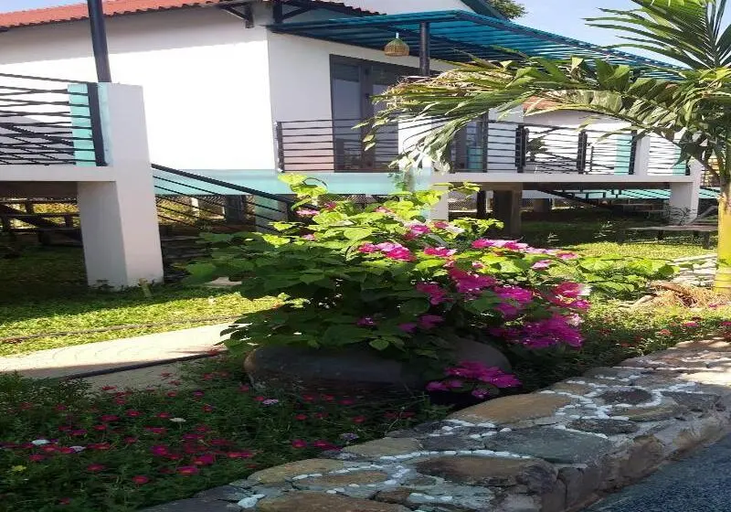 هتل Palafita Bungalow