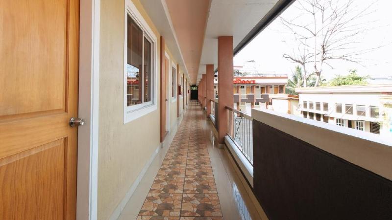 호텔 Reddoorz Plus Near Lapasan Plaza Cagayan De Oro