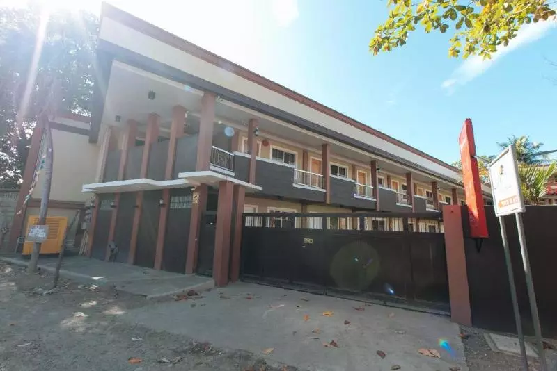 ホテル Reddoorz Plus Near Lapasan Plaza Cagayan De Oro