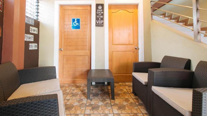 ホテル Reddoorz Plus Near Lapasan Plaza Cagayan De Oro