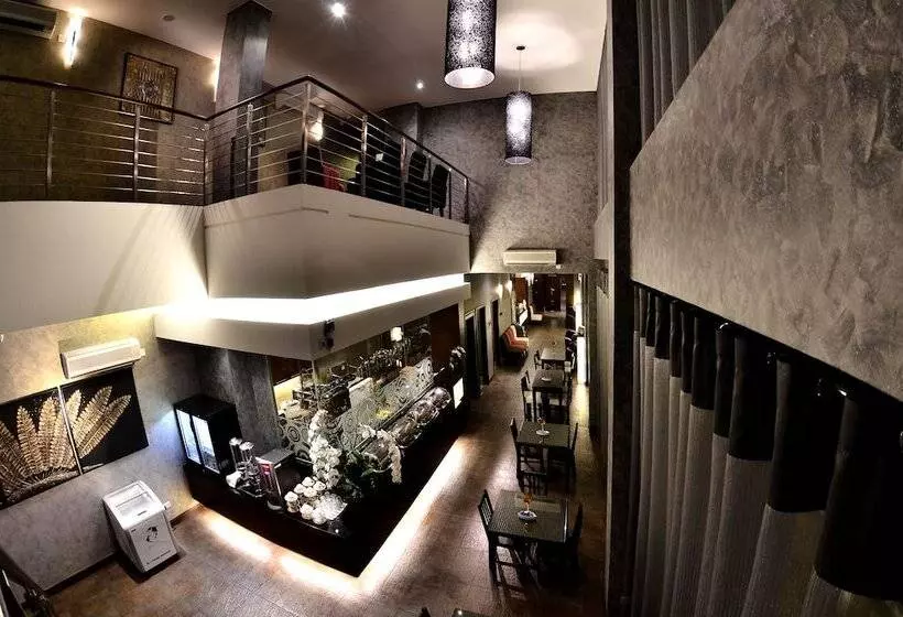 هتل Roomz