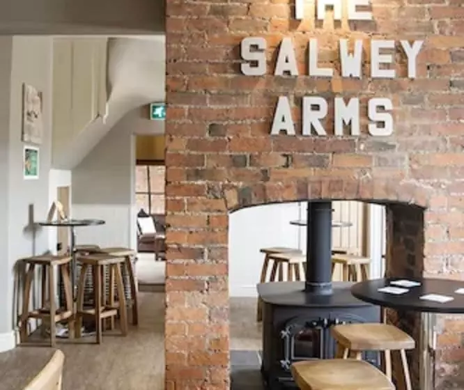 Hotelli The Salwey Arms