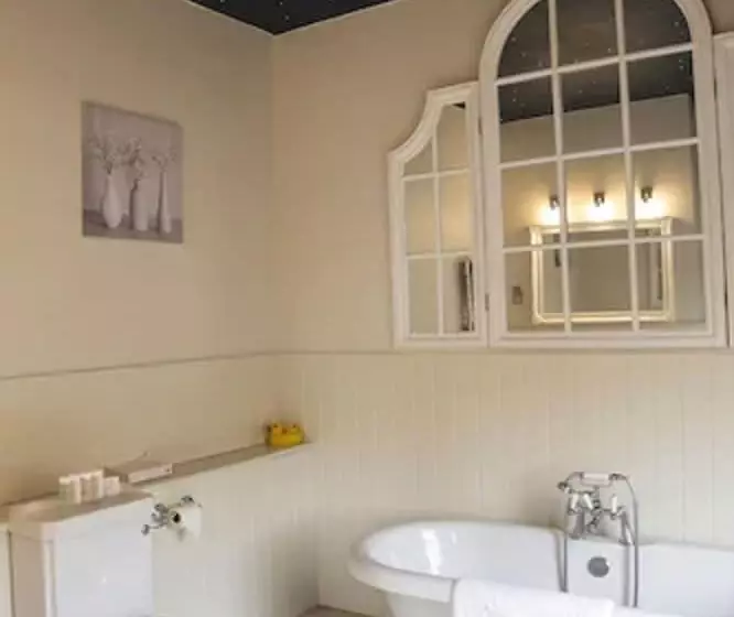 Hotelli The Salwey Arms