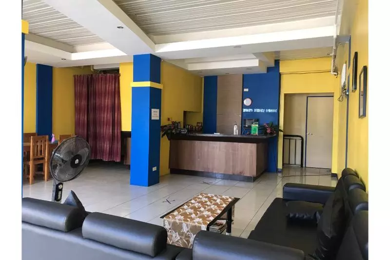 ホテル Oyo 762 Laurien