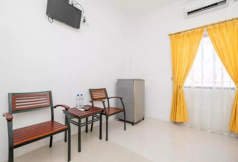 ホテル Reddoorz At Gunungsari Surabaya 2