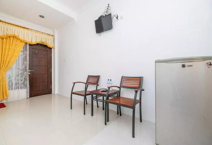 ホテル Reddoorz At Gunungsari Surabaya 2