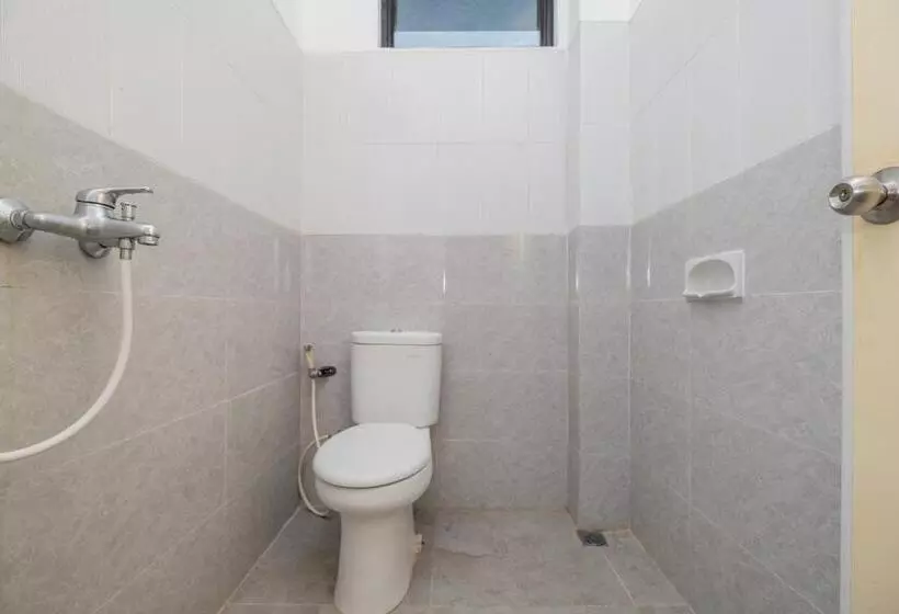 ホテル Reddoorz At Gunungsari Surabaya 2