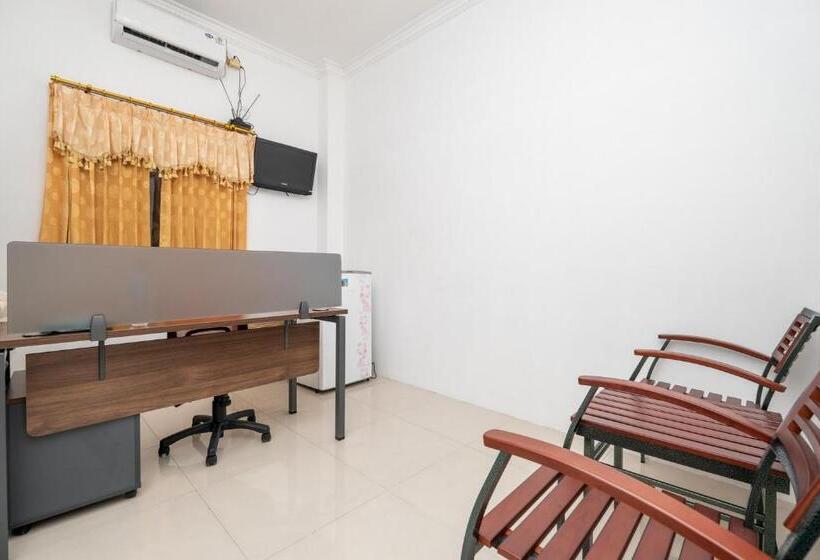 בית מלון כפרי Reddoorz At Gunungsari Surabaya 2