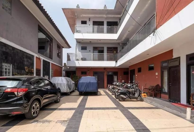 ホテル Reddoorz At Gunungsari Surabaya 2