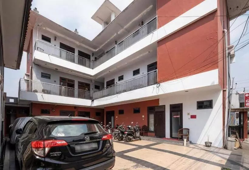 ホテル Reddoorz At Gunungsari Surabaya 2