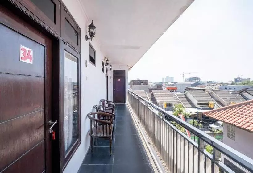 ホテル Reddoorz At Gunungsari Surabaya 2