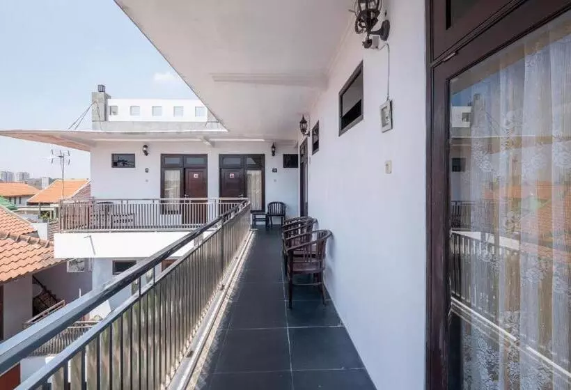 ホテル Reddoorz At Gunungsari Surabaya 2