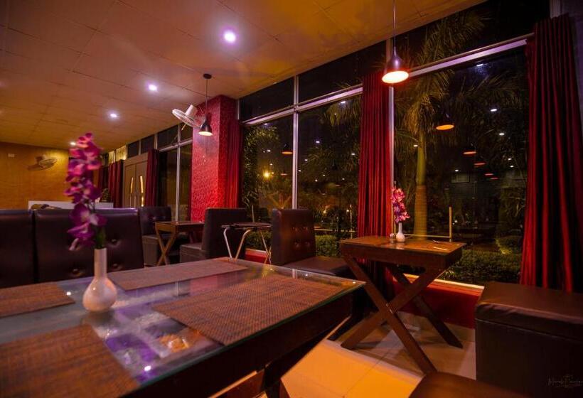 בית מלון כפרי Sukhdeo Palace