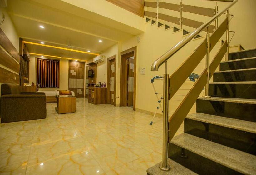 هتل Sukhdeo Palace