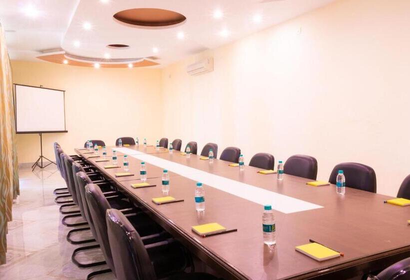 호텔 The Neeraj River Forest Resort Ayurvedic Wellness Center