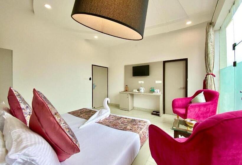 호텔 The Neeraj River Forest Resort Ayurvedic Wellness Center