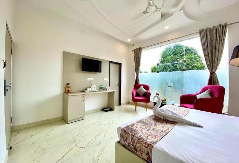 호텔 The Neeraj River Forest Resort Ayurvedic Wellness Center