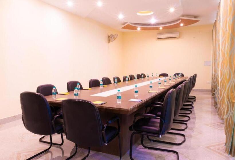 호텔 The Neeraj River Forest Resort Ayurvedic Wellness Center