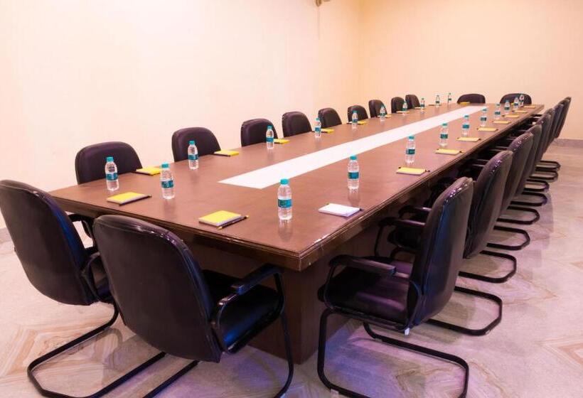 호텔 The Neeraj River Forest Resort Ayurvedic Wellness Center