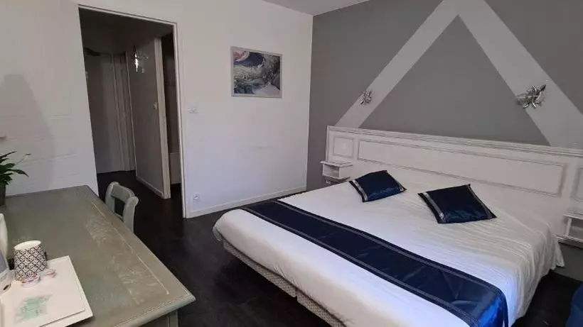 ホテル Fasthôtel Oloron Hostellerie Du Paon Blanc