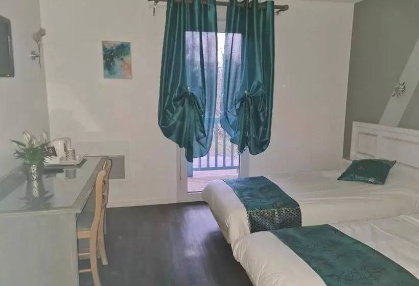 ホテル Fasthôtel Oloron Hostellerie Du Paon Blanc