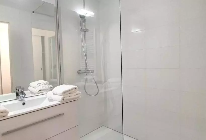 ホテル Fasthôtel Oloron Hostellerie Du Paon Blanc