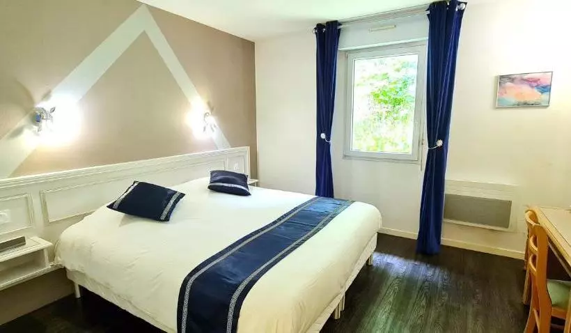 ホテル Fasthôtel Oloron Hostellerie Du Paon Blanc