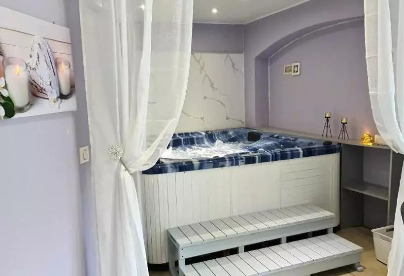 ホテル Fasthôtel Oloron Hostellerie Du Paon Blanc