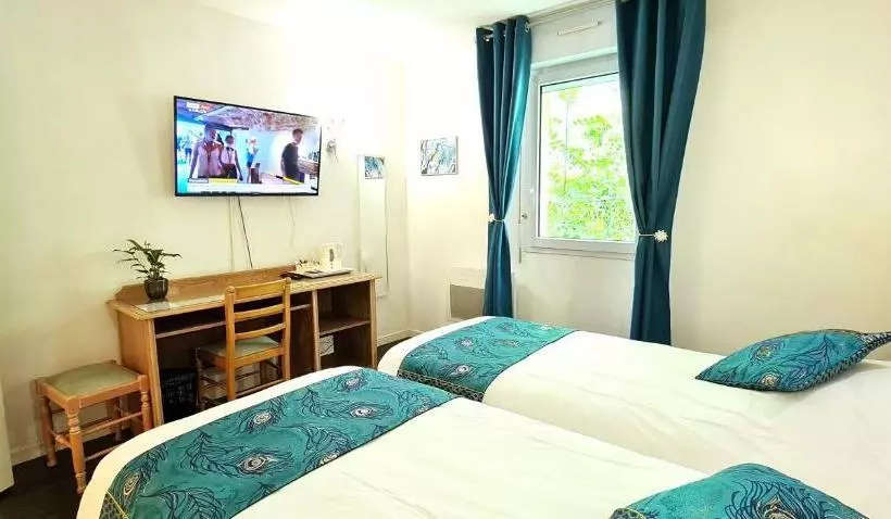 ホテル Fasthôtel Oloron Hostellerie Du Paon Blanc