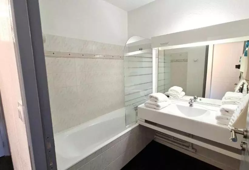ホテル Fasthôtel Oloron Hostellerie Du Paon Blanc