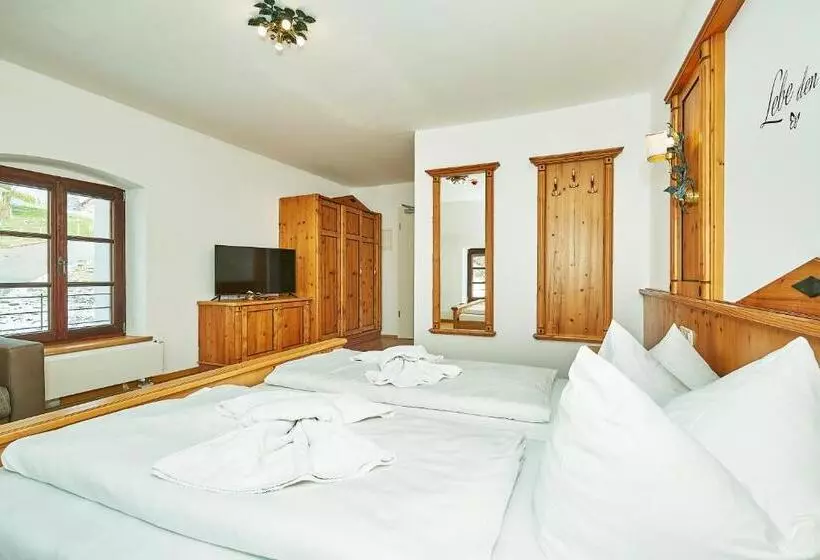 Hotelli Klosterwirt Höglwörth