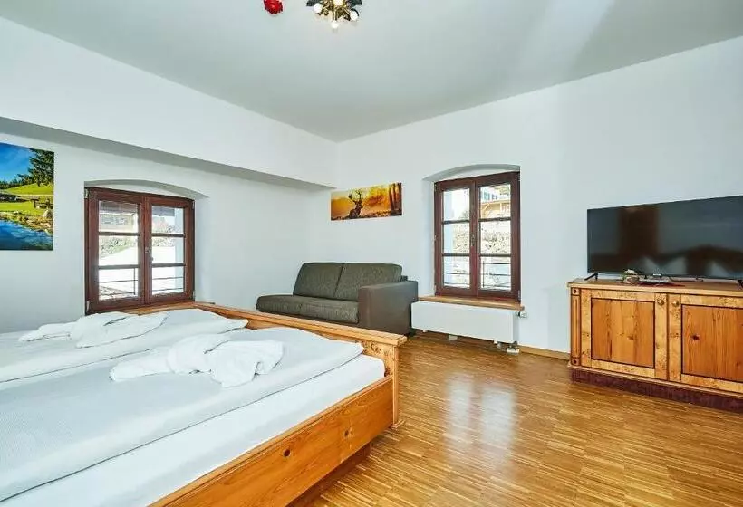 Hotelli Klosterwirt Höglwörth