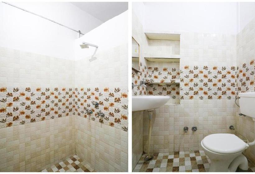 בית מלון כפרי Oyo 78661 Collection O Ashram Road