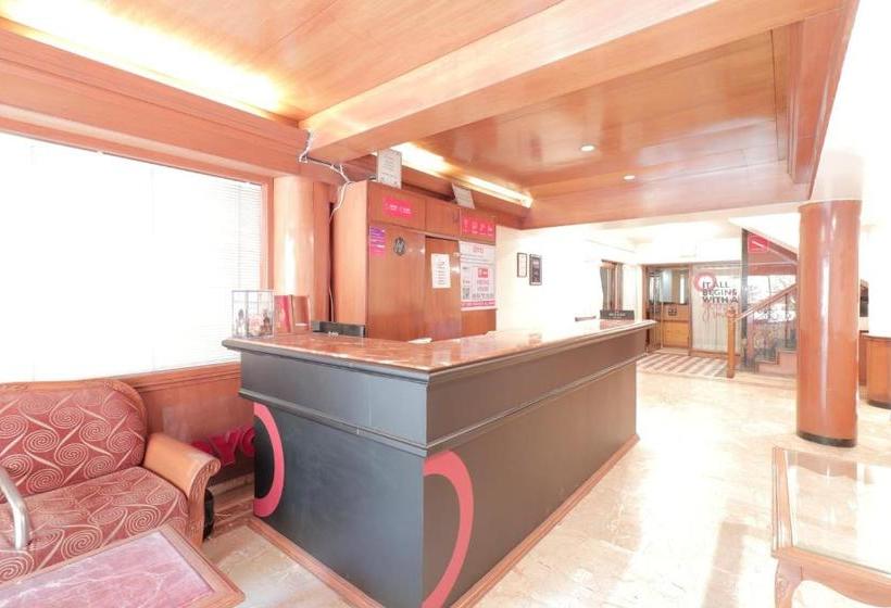 בית מלון כפרי Oyo 78661 Collection O Ashram Road