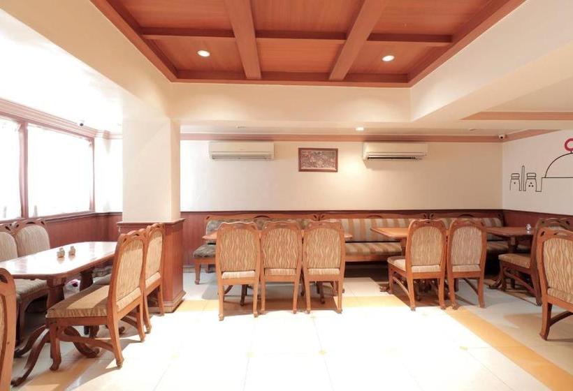 בית מלון כפרי Oyo 78661 Collection O Ashram Road