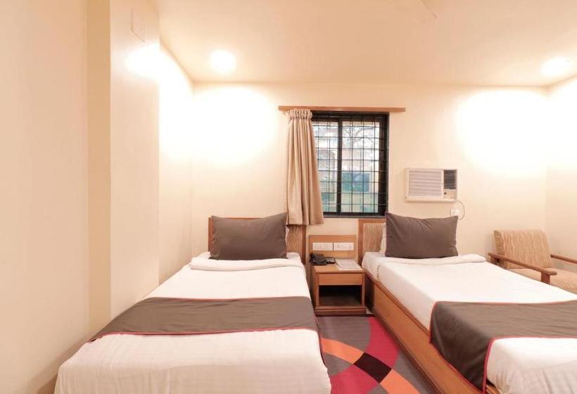בית מלון כפרי Oyo 78661 Collection O Ashram Road