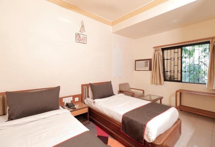 בית מלון כפרי Oyo 78661 Collection O Ashram Road