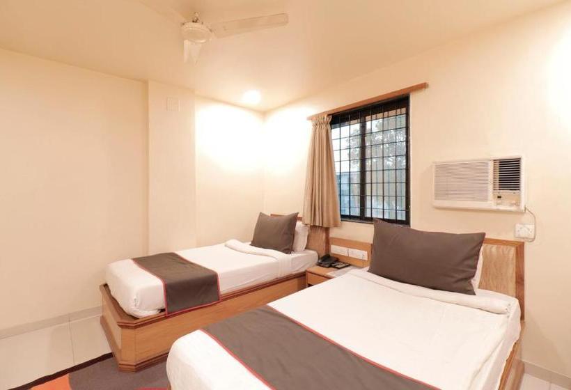 בית מלון כפרי Oyo 78661 Collection O Ashram Road