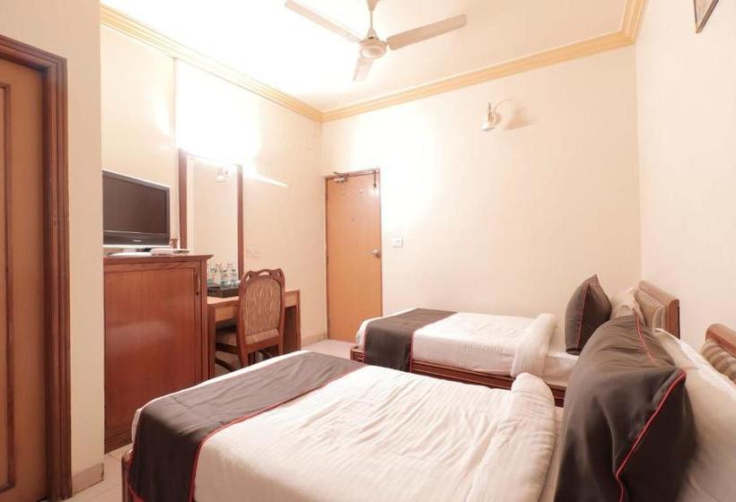 בית מלון כפרי Oyo 78661 Collection O Ashram Road