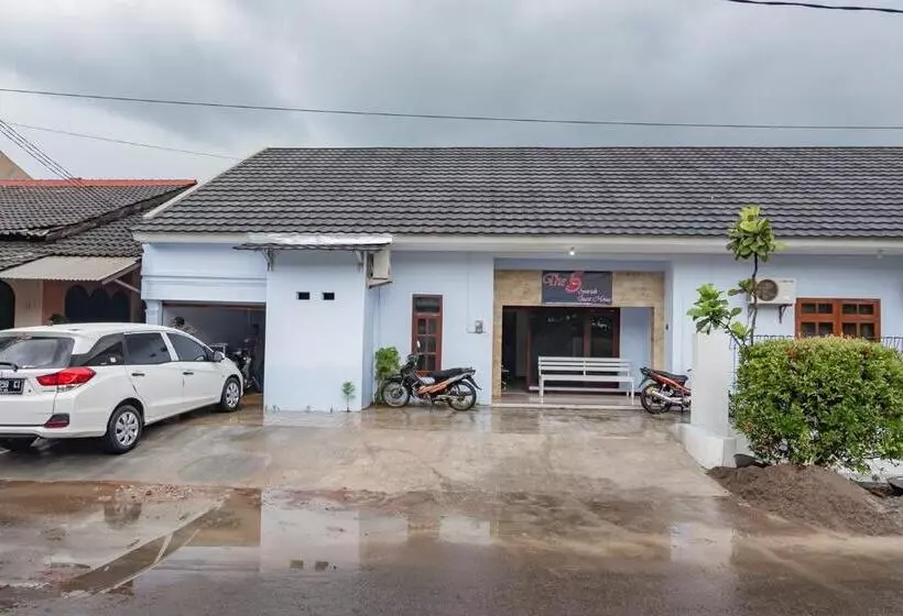 Hotelli The Lima Guest House Syariah Mitra Reddoorz