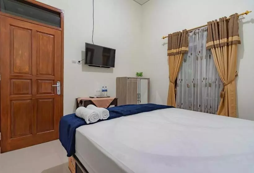 Hotelli The Lima Guest House Syariah Mitra Reddoorz