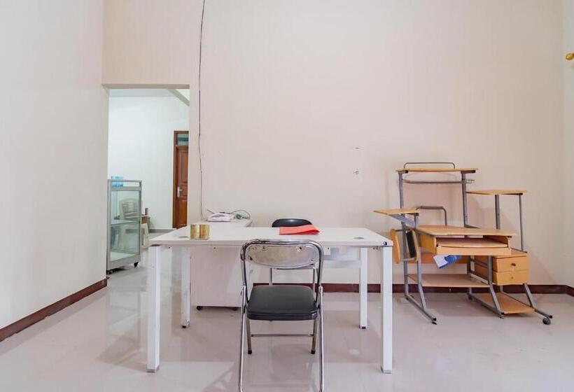 Hotel The Lima Guest House Syariah Mitra Reddoorz