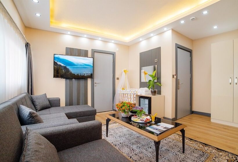 Blue Marina Hotel & Spa