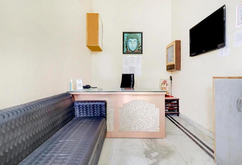 בית מלון כפרי Oyo 77568 Pari Banquet Hall