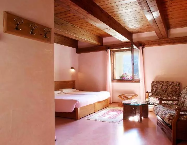 Отель Dimora Storica La Mirandola