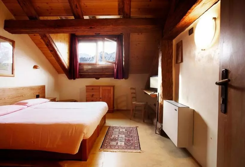 Отель Dimora Storica La Mirandola